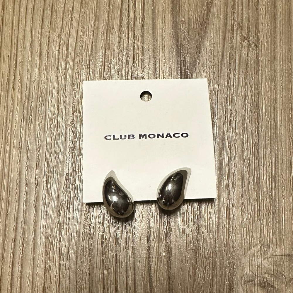 NWT club Monaco earrings